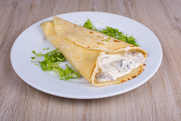 chicken and mushroom and lettuce crepes