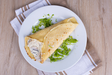 chicken and mushroom and lettuce crepes