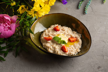 oatmeal with fruits in a green plate