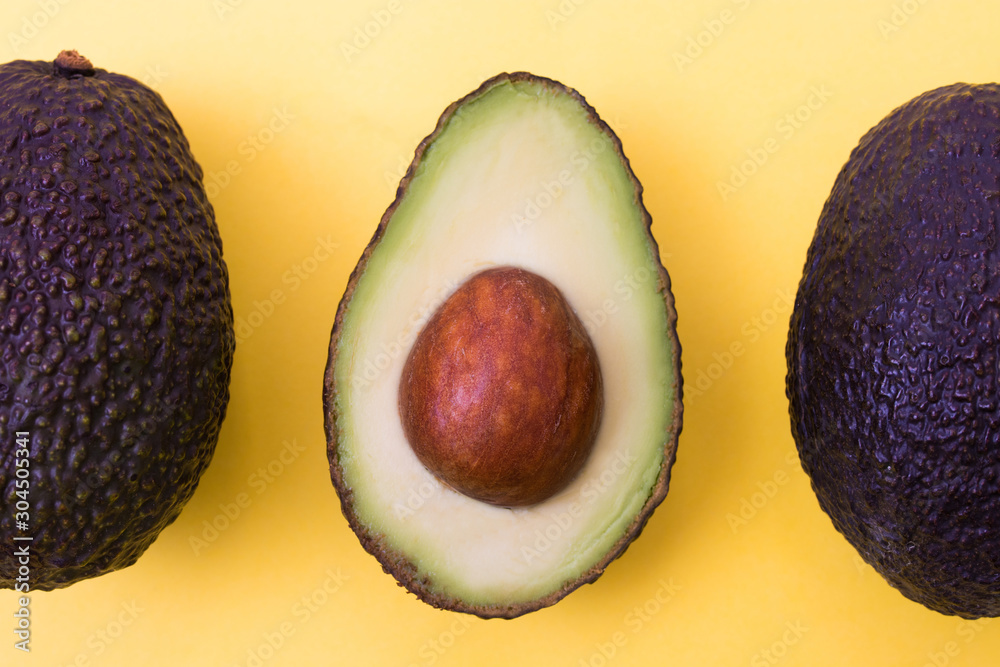 Poster natural avocado isolated on color background - Posters