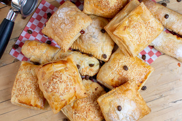  Arequipe, ham, cheese and sandwich puff pastry cakes