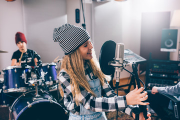 Fototapeta premium girl singing song in music studio