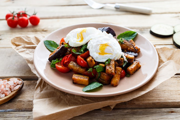 Poached egg with vegetables
