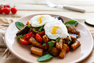 Poached egg with vegetables