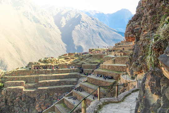 Escadas e montanhas incas no Peru Ollantaytambo