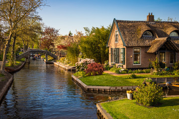 Fototapeta na wymiar Beautiful landscape with canal, boats and picturesque houses, Giethoorn, Netherlands