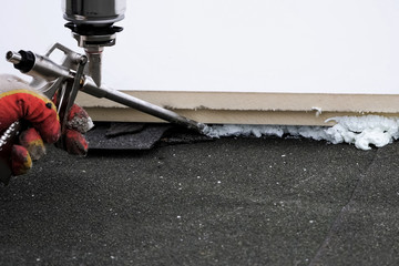 Roofing insulation, installation of insulation sheets on foam