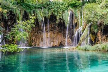 Tableau sur plexiglas Paysages Waterfall in Plitvice Lakes National Park  © Emily_M_Wilson
