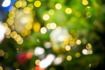 Obraz premium bokeh Christmas balls and Christmas tree