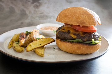 Cheeseburger with Lettuce and Tomato