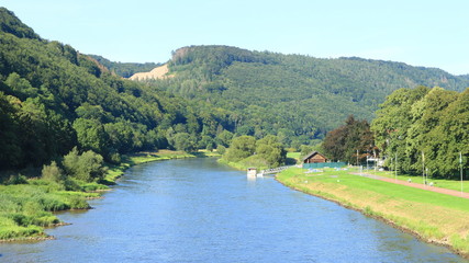 Fototapeta na wymiar Die Weser bei Bad Karlshafen