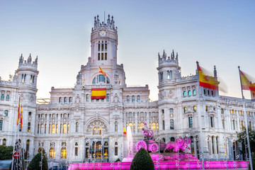 Obraz premium Cybele Palace (Palacio de Cibeles) and Cibeles fountain in Madrid.