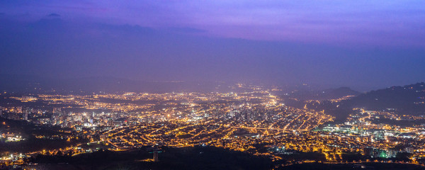 Ciudad de Pereira, Capital de Risaralda_Colombia, vista de la ciudad desde los cerros
