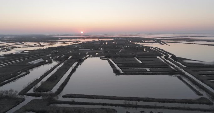 Veduta aerea al tramonto di Lio Piccolo, laguna vicino a Venezia