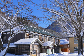 雪国の小学校。喰丸　昭和　福島　日本。１月下旬。