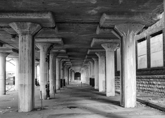 Under the Bridge, Pillars, Depth