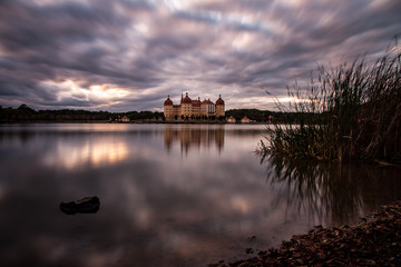 Fototapeta premium beautiful sunset at Moritzburg Castle in Saxony, Germany