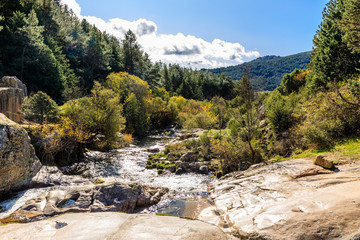 River in La Pedriza, in the mountains of Madrid, area characterized by large granite rocks © josevgluis