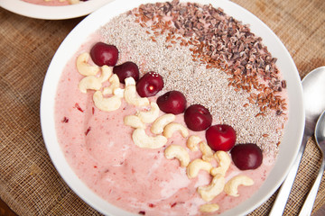 Vegan smoothie bowl for breakfast or dessert 
