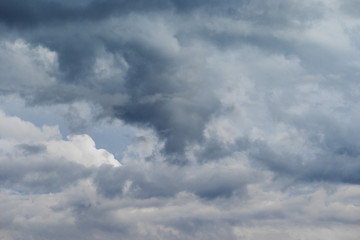Dramatischer grau blauer Wolkenhimmel-abstrakter Hintergrund
