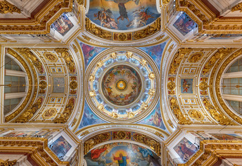 Obraz premium Saint Petersburg, Russia - Inside interior of Saint Isaac's Cathedral or Isaakievskiy Sobor is the largest Russian Orthodox church (sobor). It is the largest orthodox basilica.