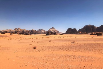 Plakat the fascinating arid and desert landscape of Wadi Rum