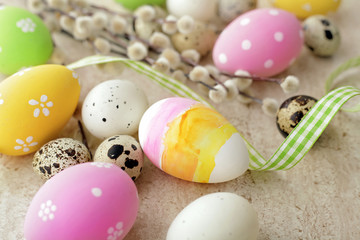 Obraz na płótnie Canvas easter eggs and spring flowers