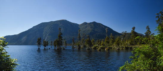 Naklejka premium reflections in lake bruner new zealand