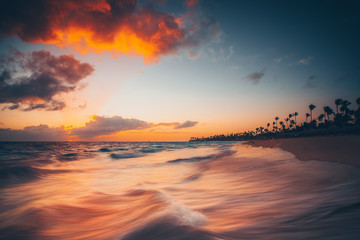 Fototapeta na wymiar Beautiful sunrise over the sea