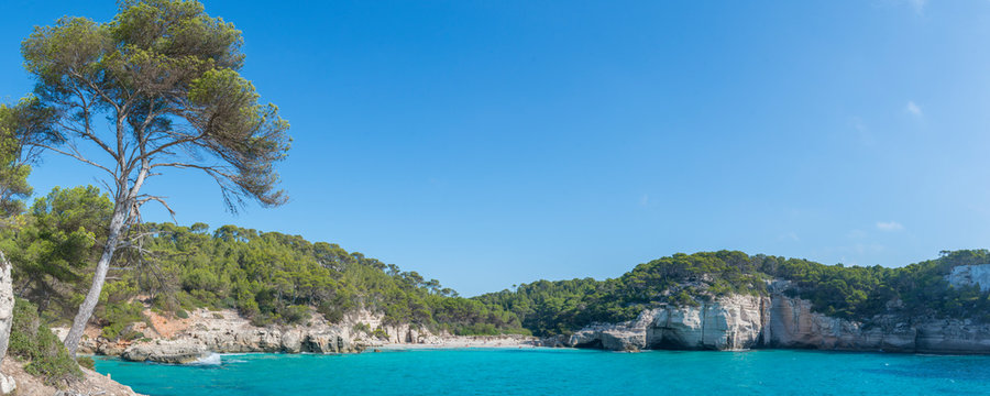 Cala Mitjana, une des plus belle plage de Minorque, &icirc;les Bal&eacute;ares