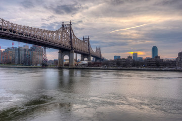Fototapeta na wymiar Brooklyn Bridge at sunrise
