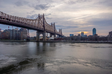 Obraz premium Most Brookliński o wschodzie słońca