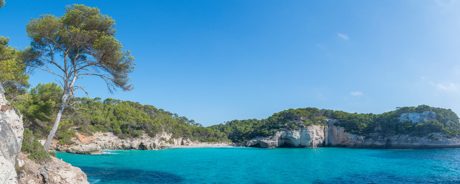 Cala Mitjana, une des plus belle plage de Minorque, &icirc;les Bal&eacute;ares