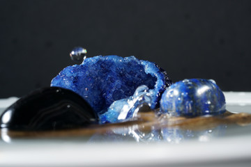 Especially minerals are called, which are said to have a healing effect in diseases or to improve the condition.