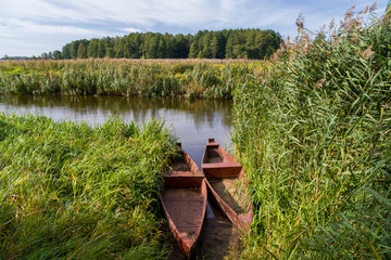 Narwiański Park Narodowy, Rzeka Narew, Łodzie pychówki, Uhowo, Podlasie, Polska © podlaski49