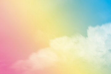 Obraz na płótnie Canvas Pastel blur of clouds flowing in the soft sky