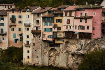 Fototapeta na wymiar Les maisons suspended from Pont-en-Royans. France