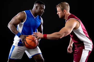 Naklejka premium Basketball players in action