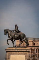 Fototapeta na wymiar horse and rider statue Mexico City