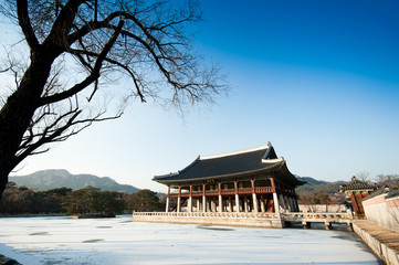 Fototapeta premium The building is in Korean style.