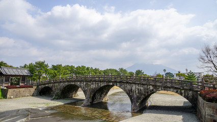 Fototapeta na wymiar 石組とバランスが美しい石橋記念公園の西田橋