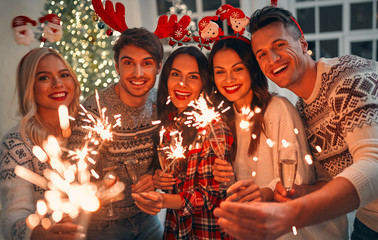 Obraz na płótnie Canvas Group of friends celebrating Christmas at home