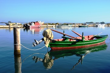 Obraz premium Lefkada, Lefkada Island, Greece. 10/22/2019. Old wooden ship green and red color, fishing boat on the water in the port on the pier
