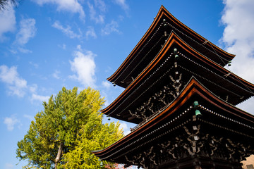 観光地高山市の国分寺の風景