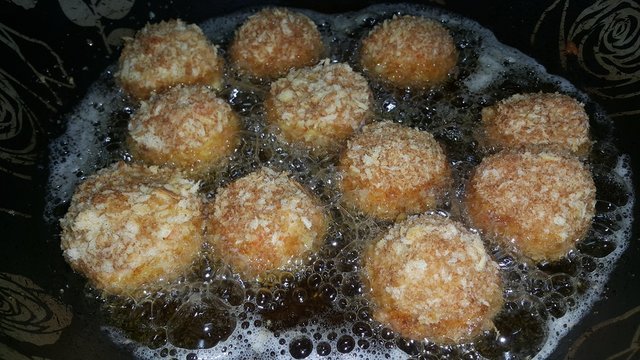 Closeup view of fried pizza bombs or pizza balls are altered form of pizza.