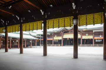 Columnas en templo japon&eacute;s
