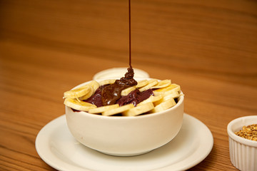 Creme de Açaí com cobertura de chocolate