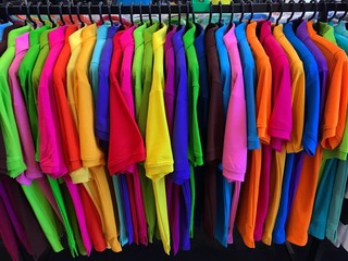 Many colors of clothes that hang in order to look beautiful and orderly.