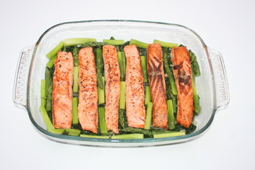Lachs aus Spinat mit grünem Spargel