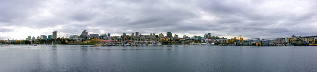 Fototapeta na wymiar Panoramic view of a marina in Vancouver